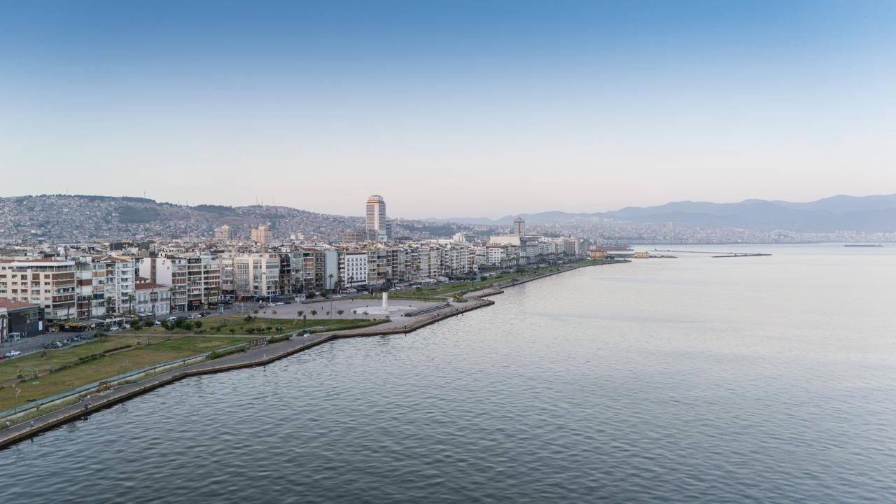 İzmir’in ulusal kredi notunu “AAA” seviyesine yükseldi