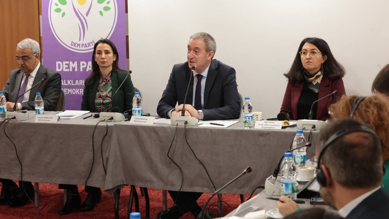 DEM Parti Eş Genel Başkanları Hatimoğulları ve Bakırhan, 32 ülkeden diplomatla Suriye ve Kürt sorununu görüştü