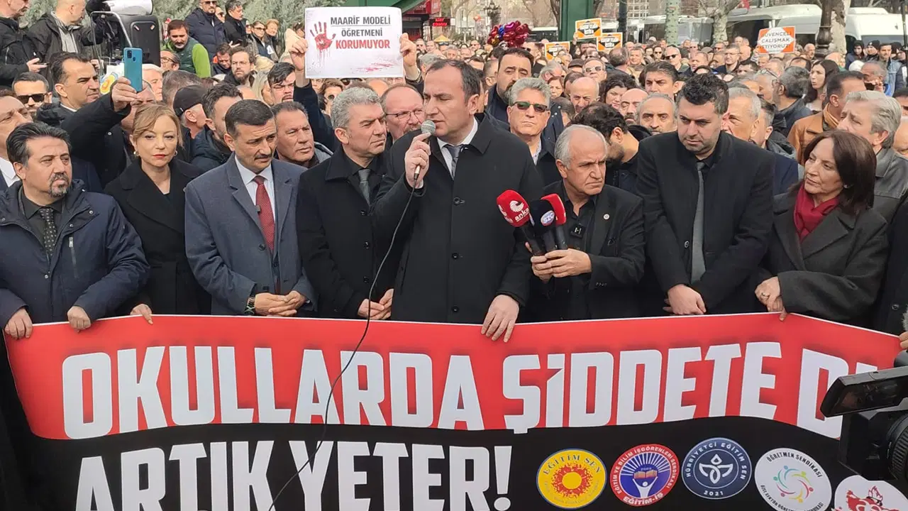 Eğitimciler, yitirdikleri meslektaşları Fatma Nur Çelik için Ankara'da bir araya geldi: 'İş yerlerimizde ölmek istemiyoruz!'