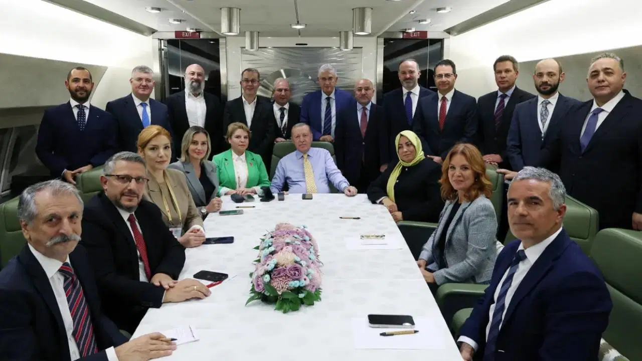 Hülya Koçyiğit'in kızı Gülşah Alkoçlar, Erdoğan'ın uçak ekibinde!