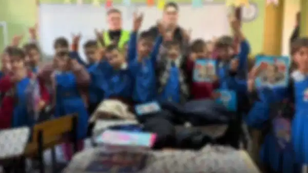 CHP İzmir İl Başkanlığı'ndan ilkokulda ‘bozkurt’ işareti tepkisi: Çocuklar siyasete alet ediliyor