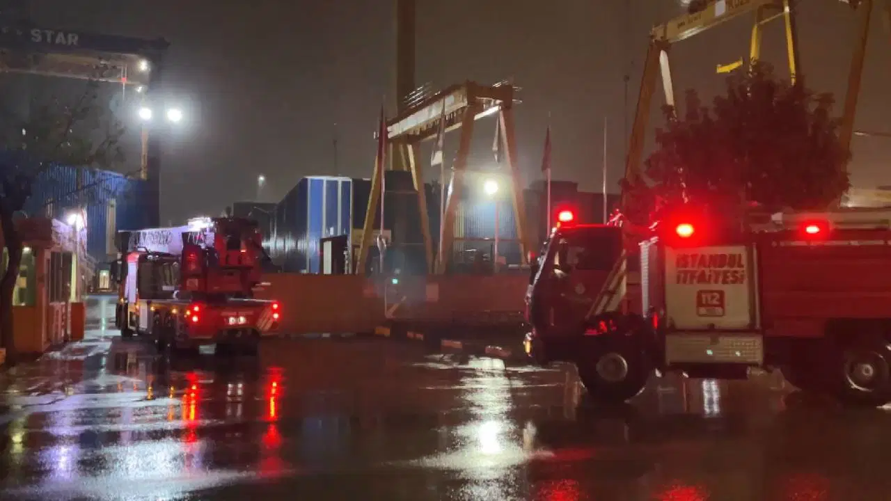 Tuzla’da kuru yük gemisinde yangın paniği!