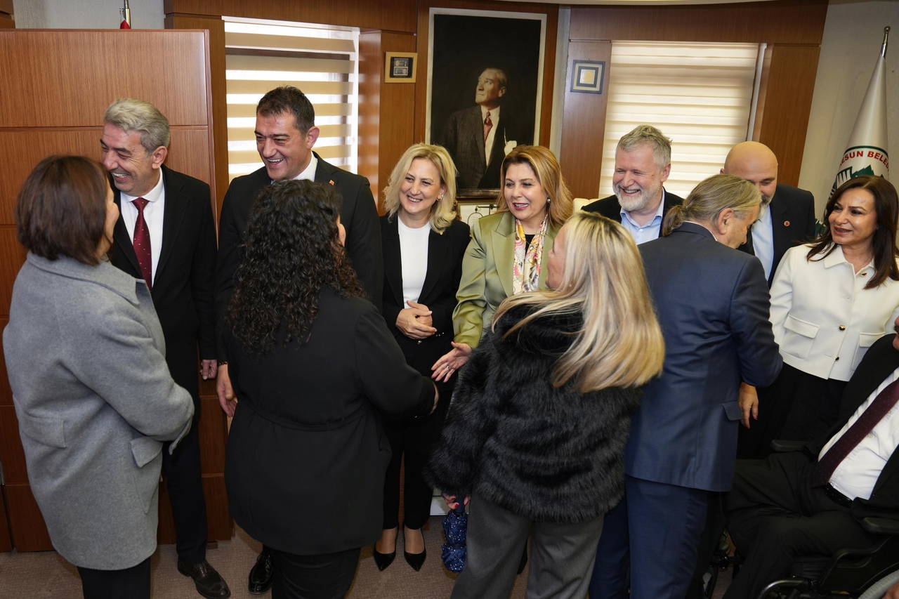 Giresun Belediye Başkanı Köse belediye emekçileri ve yurttaşla bayramlaştı