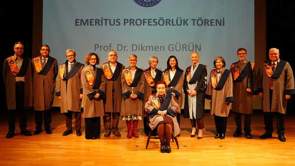 Gazetemizin yazarı Dikmen Gürün, öğretim üyesi olduğu Kadir Has Üniversitesi'nden 'Emeritus Profesörlük' unvanı aldı