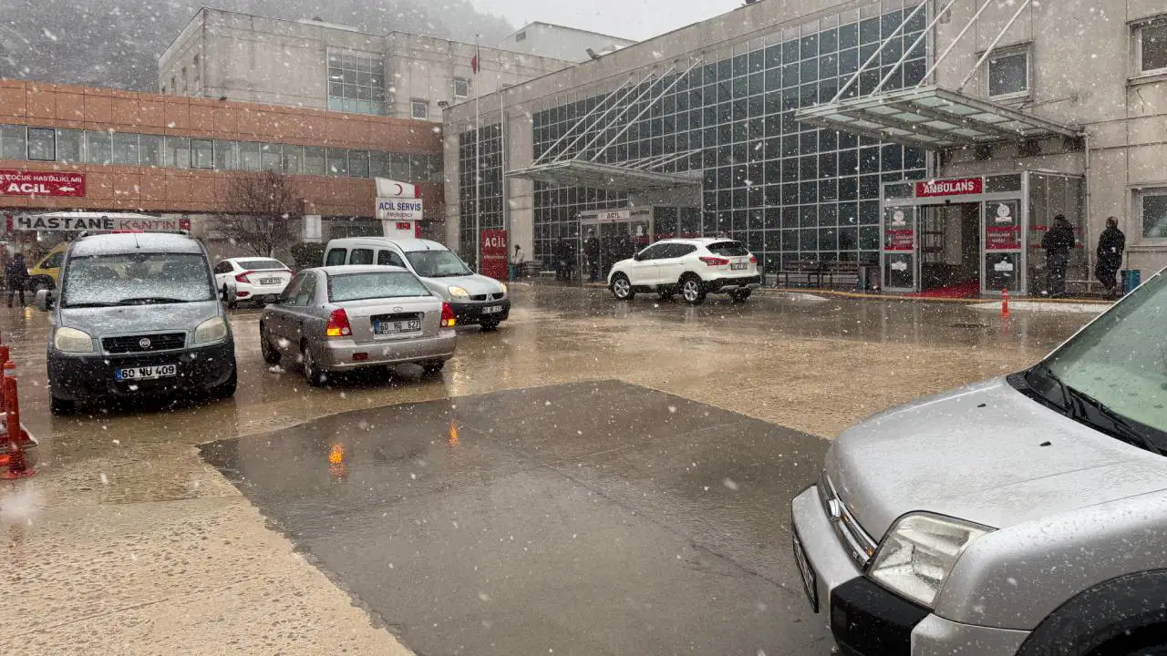 Kahvehanede karşılaştığı husumetlisi tarafından öldürüldü