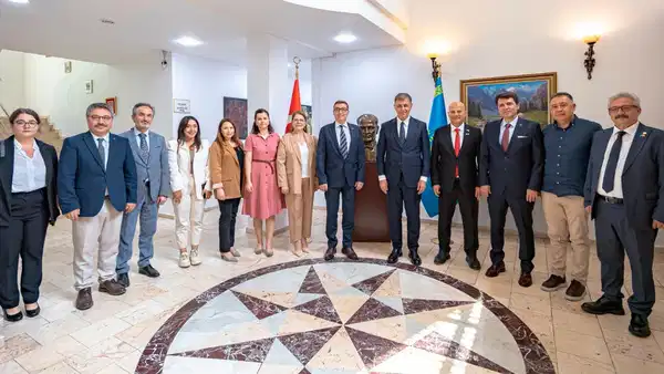 Cemil Tugay, Kazakistan’da İzmir için yeni iş birliklerinin kapısını araladı