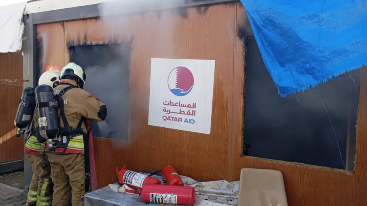 Depremzede yaşlı çiftin yaşadığı konteyner yanarak küle döndü