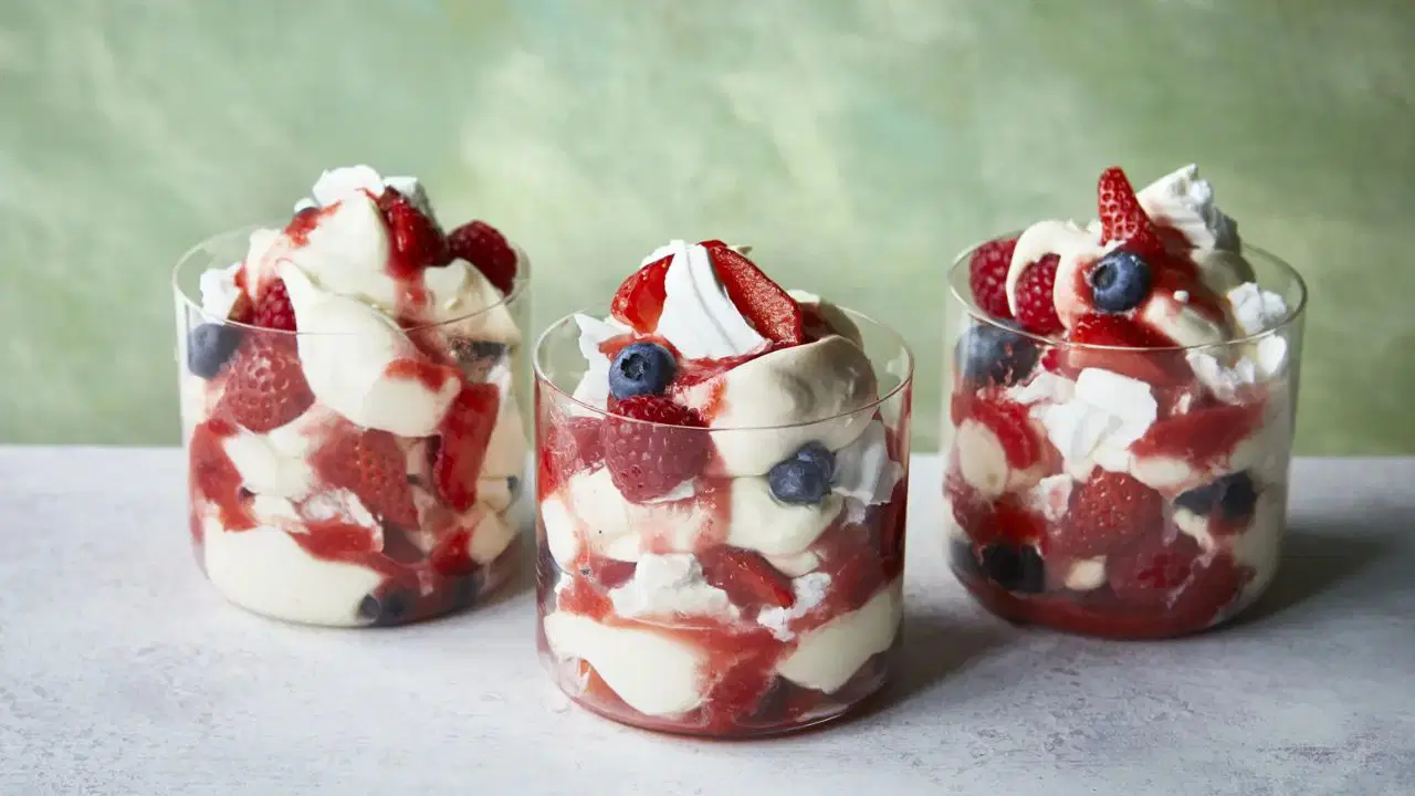 İngilitere'nin efsaneleşen tatlısı: Eton Mess tarifi