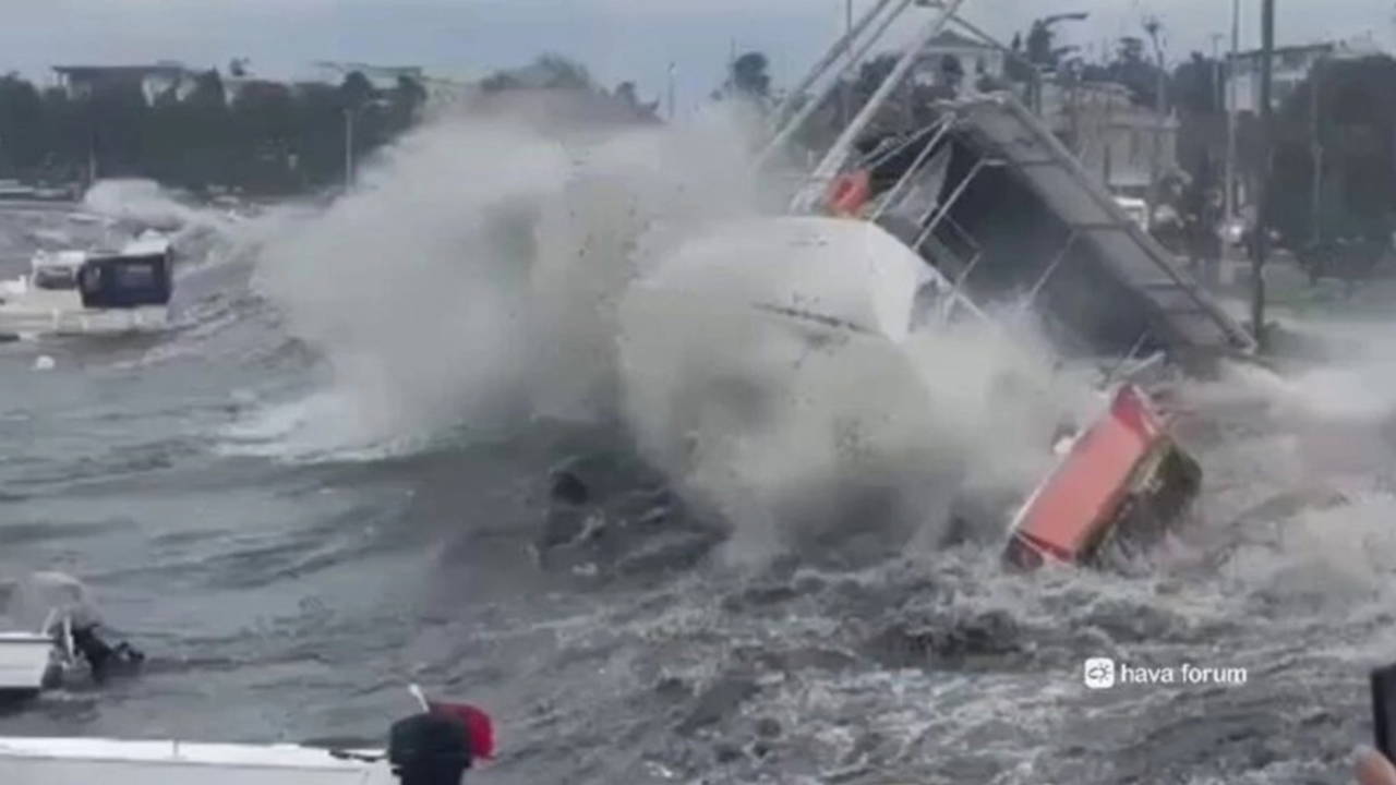 Lodos İstanbul’u vurdu: Tuzla’da tekneler batmaya başladı!