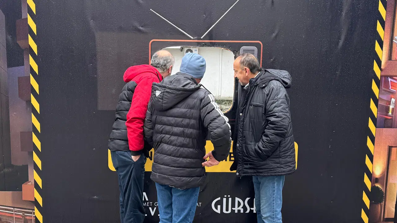 Ordu'da 'şantiye izleme bölmesi' ilgi görüyor: 'Türk milleti seviyor iş makinesi izlemeyi, televizyondan izler gibi izliyoruz'