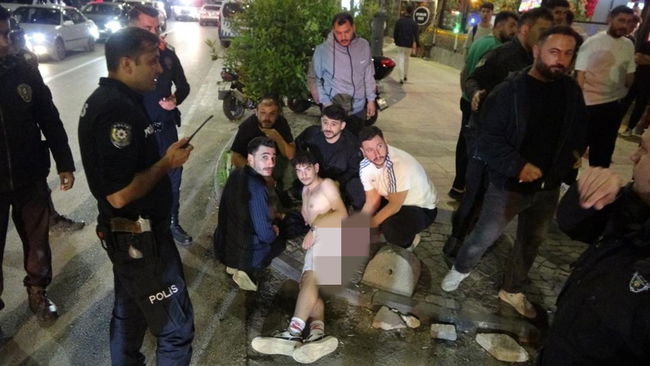 Derbinin galibiyet kutlamasında kan aktı: Bir taraftar bıçaklandı