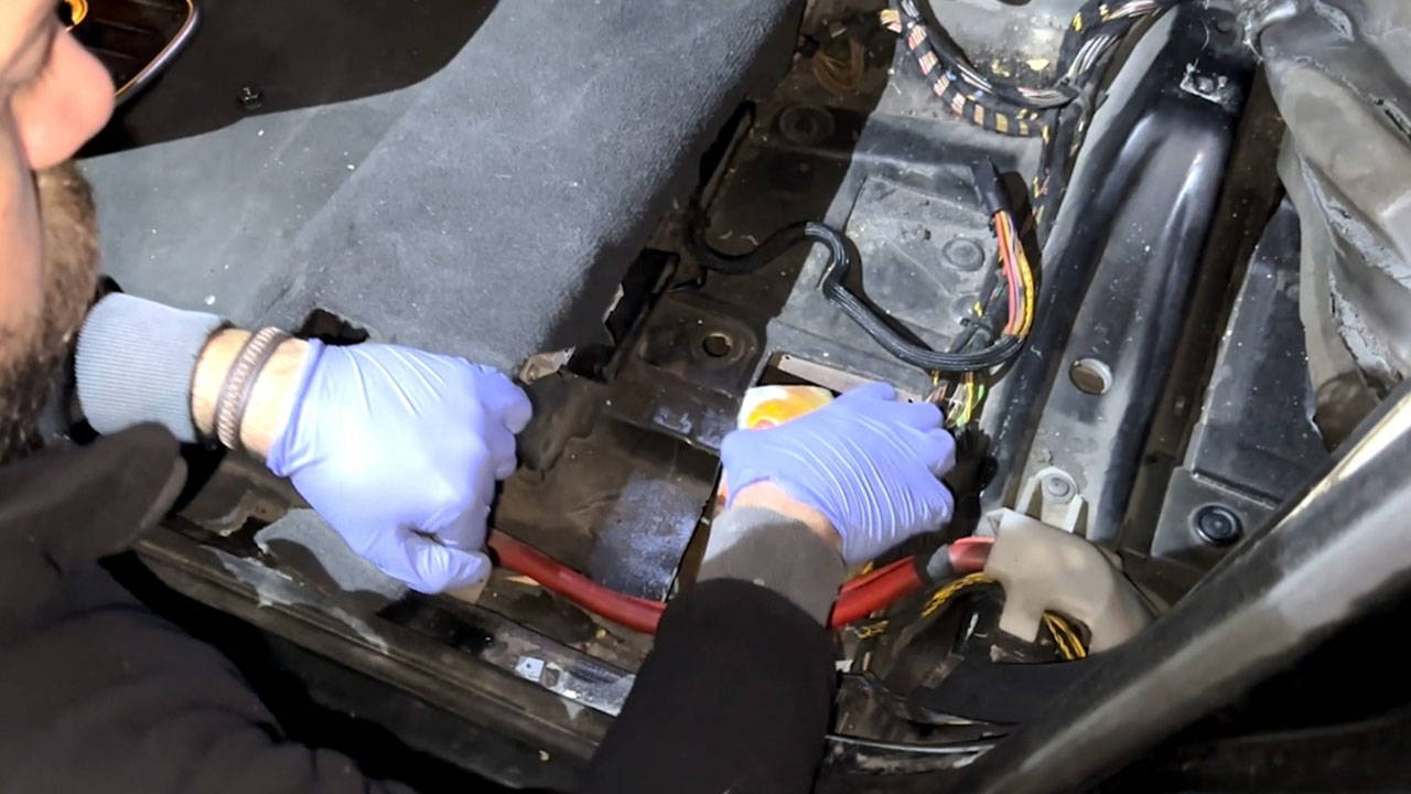 TIR’ın taşıdığı cipin tabanında 24,6 kilo uyuşturucu ele geçirildi