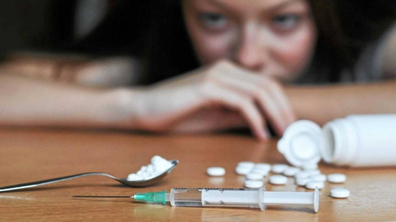 Bağımlılıklarda 'akran çevresi' yüzde 80 oranında etkili