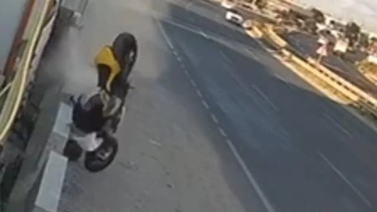 Yeni aldığı motosikletle kaza yaptı, hayatını kaybetti: O anlar kamerada