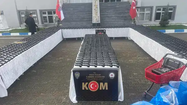 İstanbul'a götürülen binlerce parça yolcu otobüsünde yakalandı!