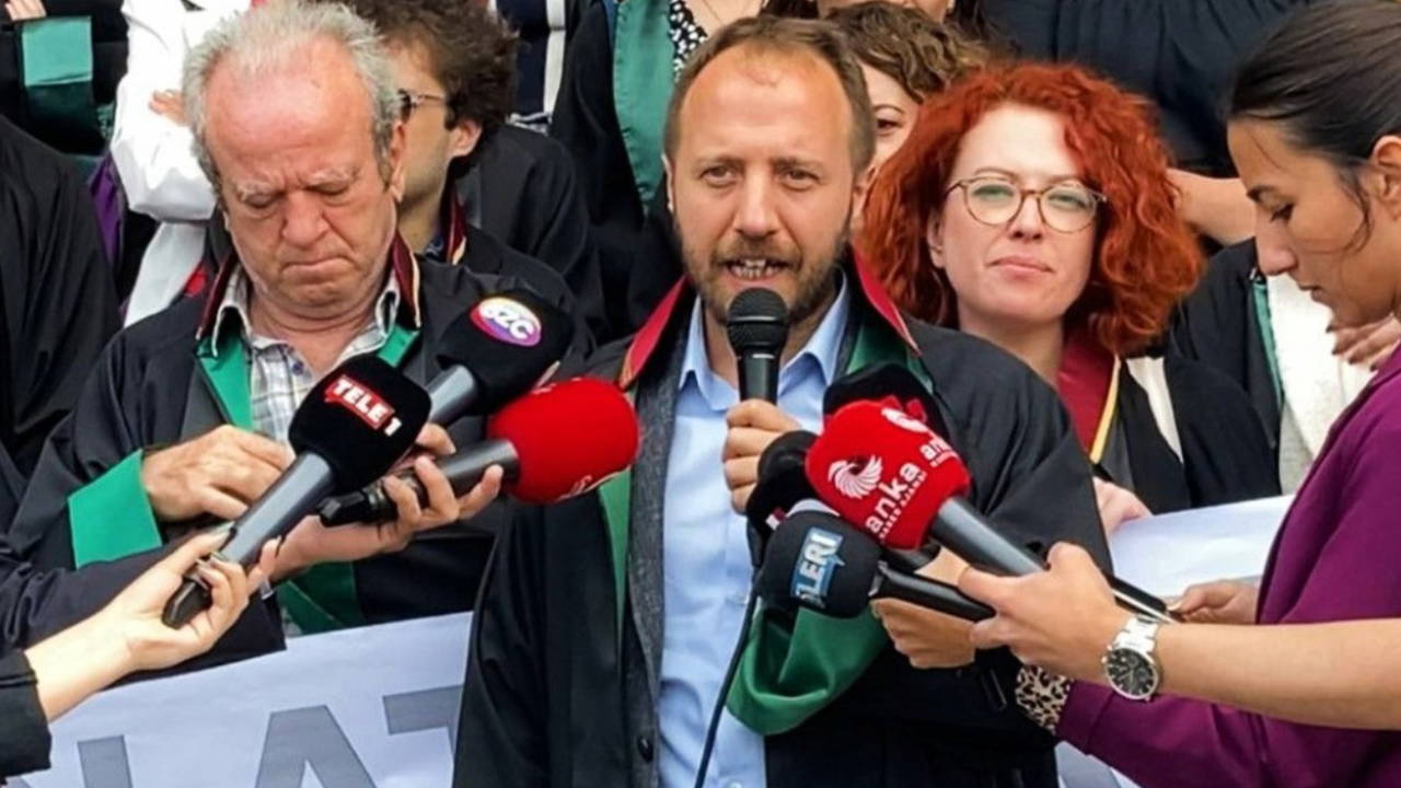 İlk derece mahkemesi Yargıtay kararına uydu: Avukat Özgür Urfa 'Cumhurbaşkanına hakaret' davasından beraat etti