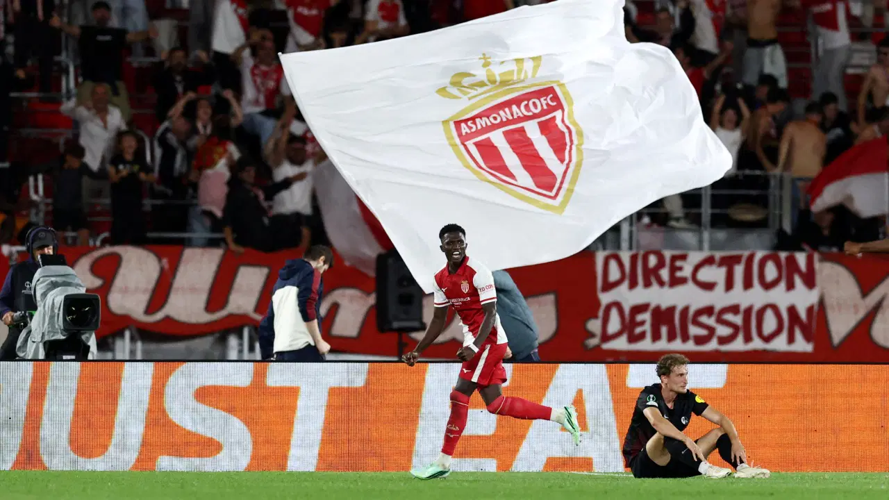 Monaco kendi sahasında üç puanı 3 golle aldı!