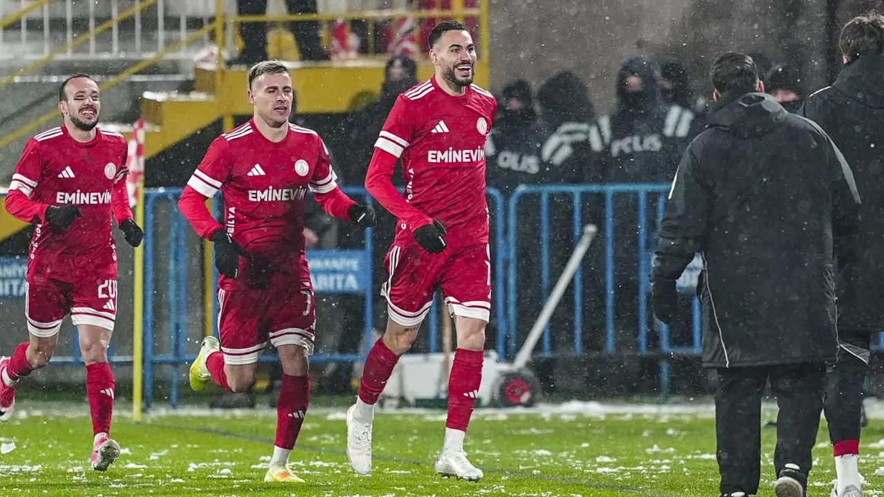 Barış Ekincier hat-trick yaptı: Ümraniyespor kendi evinde rahat kazandı!