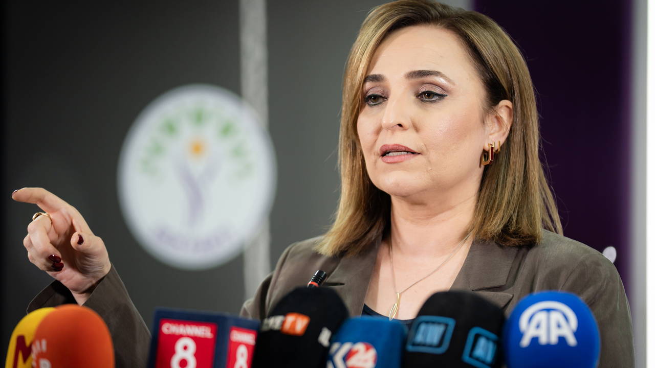 DEM Parti'den 'çerçeve yasa' açıklaması: 'Önümüzdeki saatler kritik'