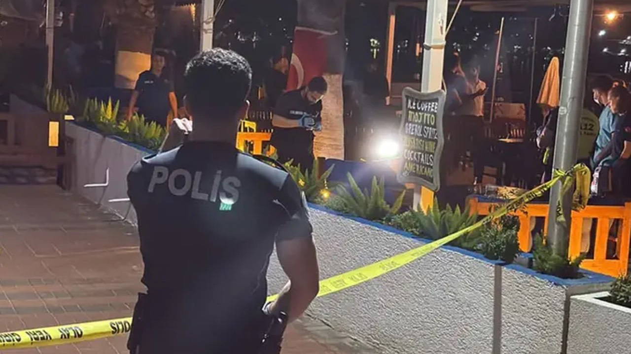Şanlıurfa'da korkunç olay! Kırmızı ışıkta bekleyen otomobile saldırı: 1 ölü, 2 yaralı