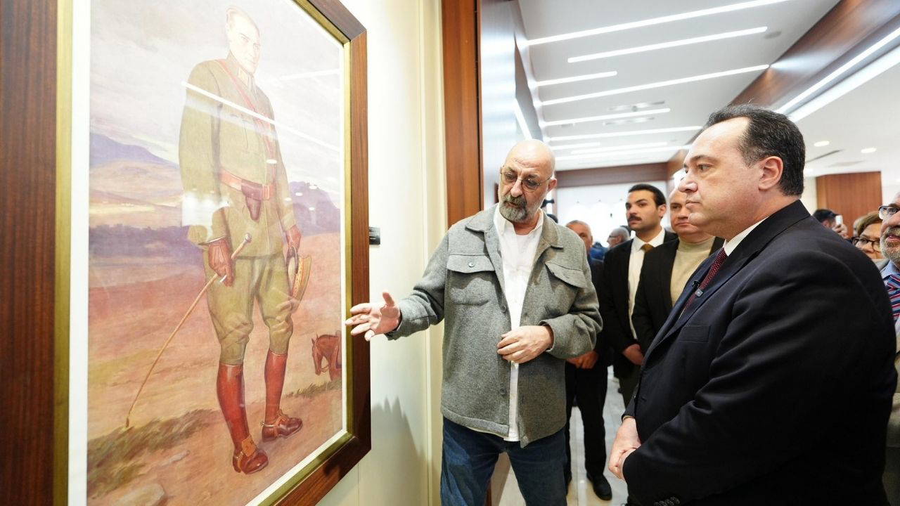 ‘Sarışın Bir Kurt’ Atatürk sergisi ziyaretçileriyle buluştu