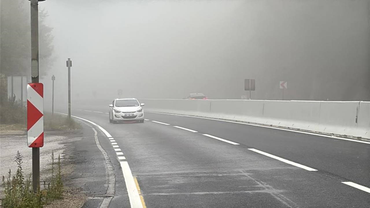 Bolu Dağı’nda sis etkili oldu: Görüş mesafesi 30 metre!