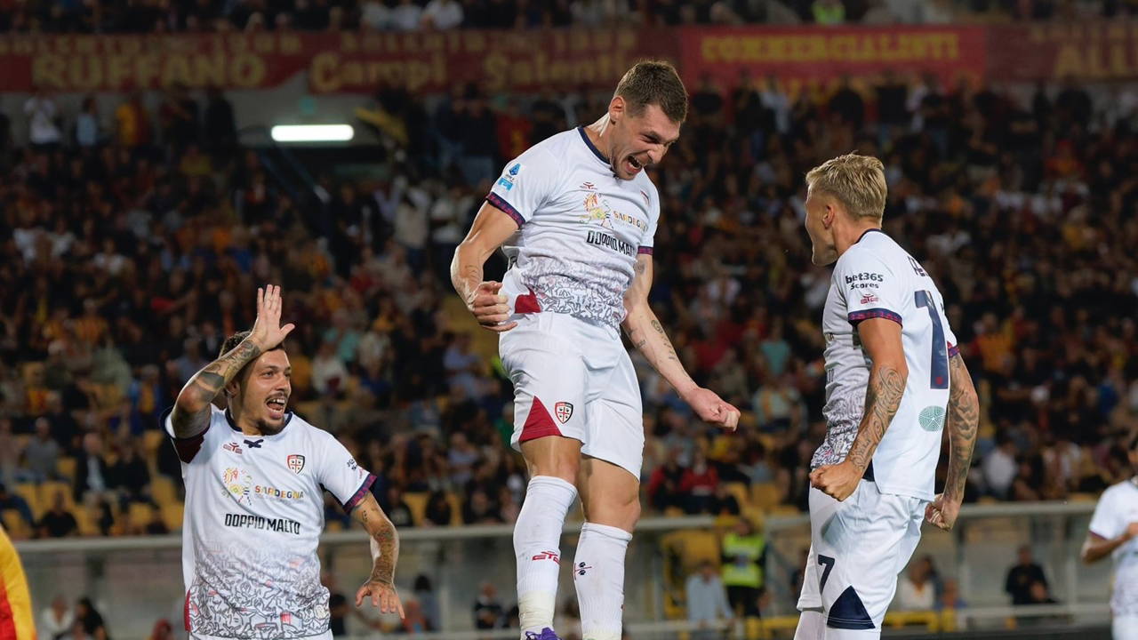 Cagliari, Lecce'yi deplasmanda devirdi!