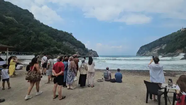 Zonguldak'ta dalgalar arttı: 7 kişi denizde zor anlar yaşadı