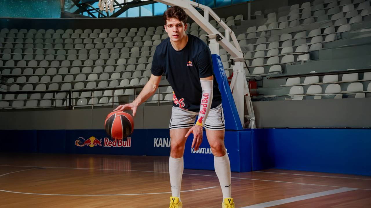 Milli basketbolcu Tarık Biberovic Red Bull sporcusu oldu