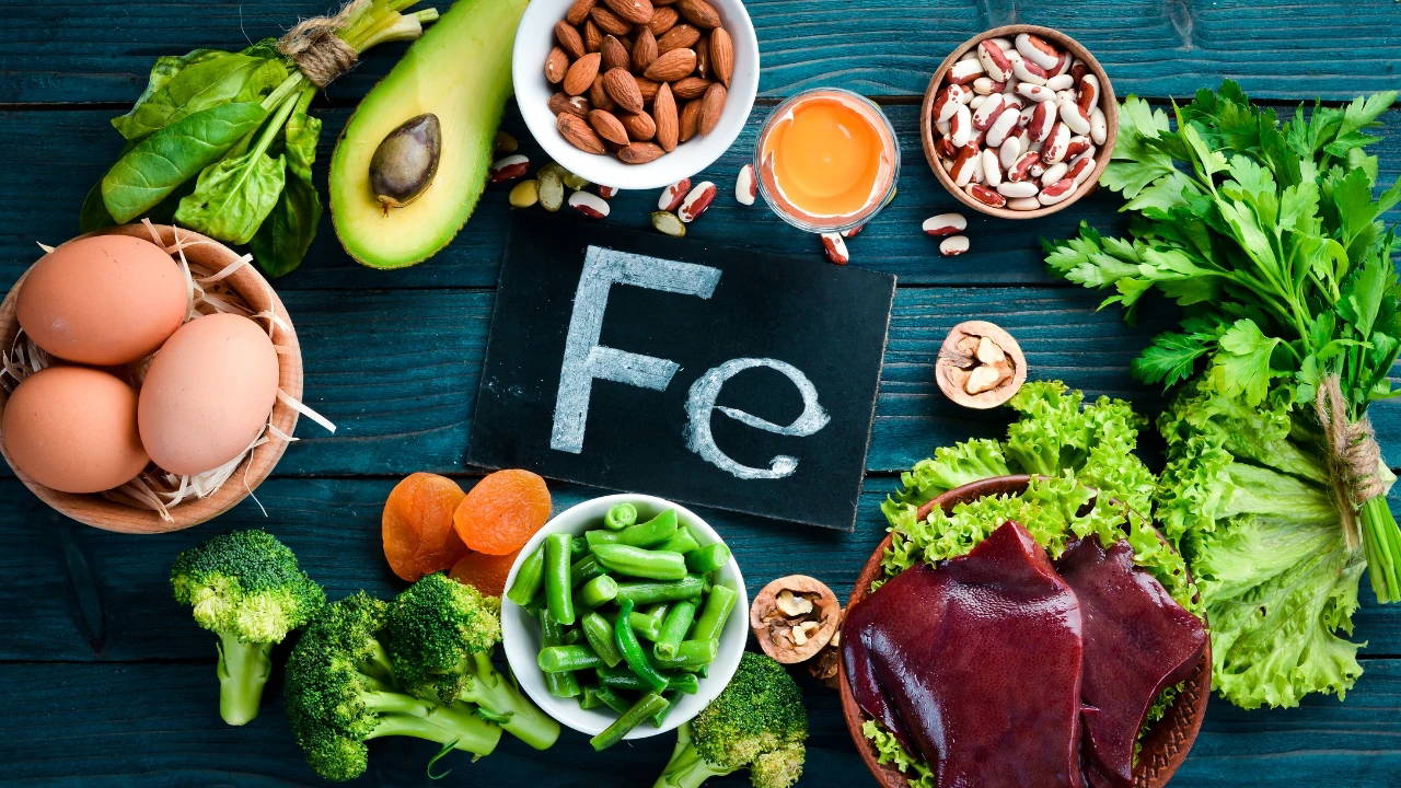 Regl döneminde neden daha aç hissediyoruz? İşte döngünüze özel beslenme rehberi