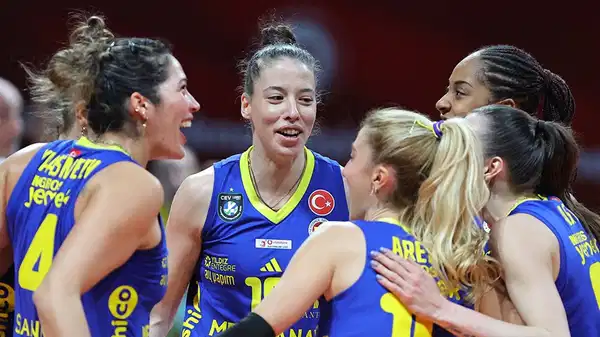 Fenerbahçe Medicana, sahasında set vermeden kazandı