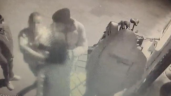 16 yaşındaki çocuk arkadaşının babası tarafından darbedildi