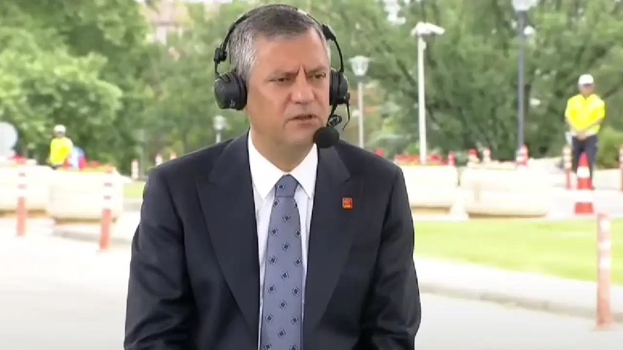 CHP lideri Özgür Özel'den 15 Temmuz'da dikkat çeken açıklama: 'Bir darbe sürecindeyiz'