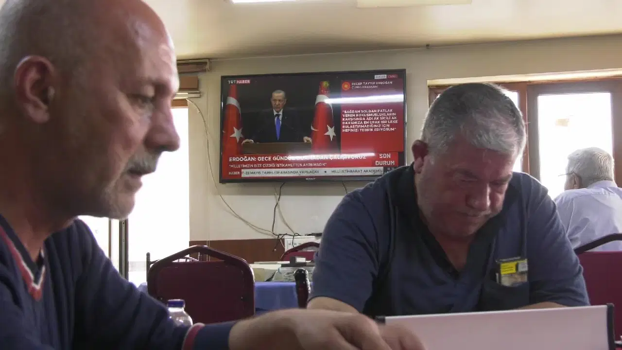 Burcu Köksal'ın AKP'ye katılmasına Afyonlulardan tepki: Keşke Silivri'de yatsaydı