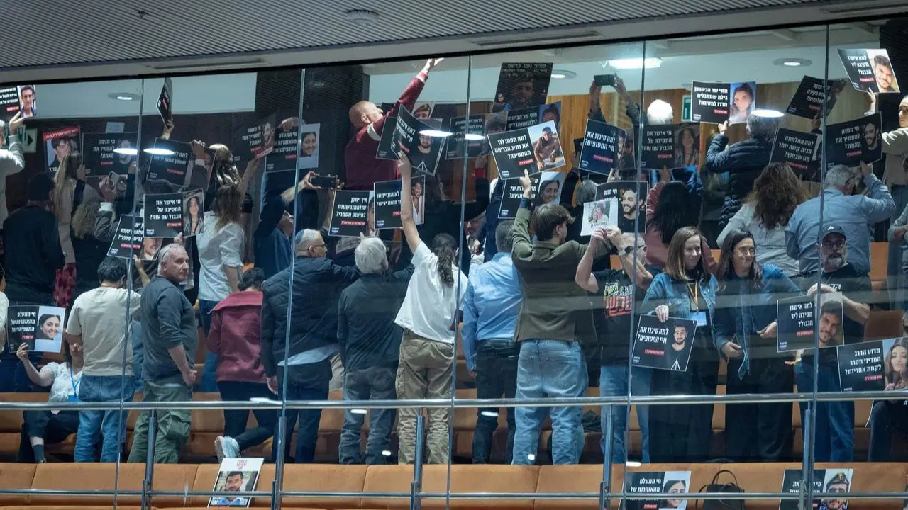İsrail Meclisi’nde 7 Ekim krizi: Oylama protestoyla bölündü