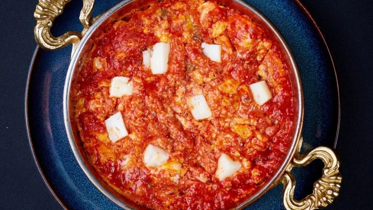 Kahvaltıya sıcak dokunuş: Peynirli menemen tarifi