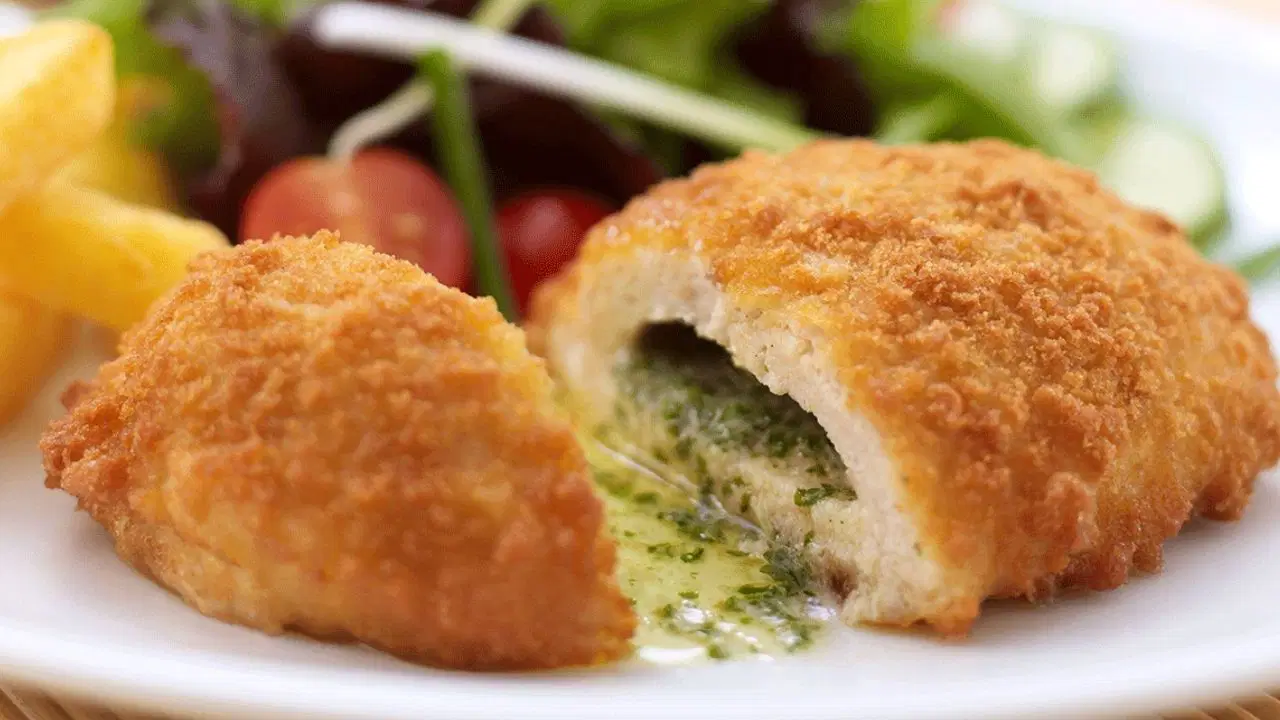 Akşam yemeğine fark katın:  Enfes Kiev tavuğu tarifi