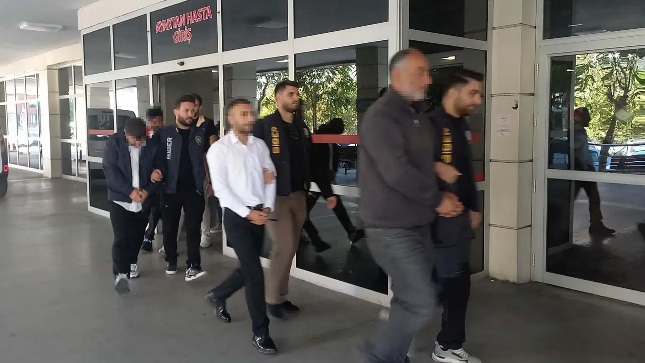 1 gün içerisinde 102 milyon 895 bin 702 TL'lik işlem hacmi... 12 ilde 'fon dolandırıcılığı' yapan çeteye operasyon: 20 gözaltı