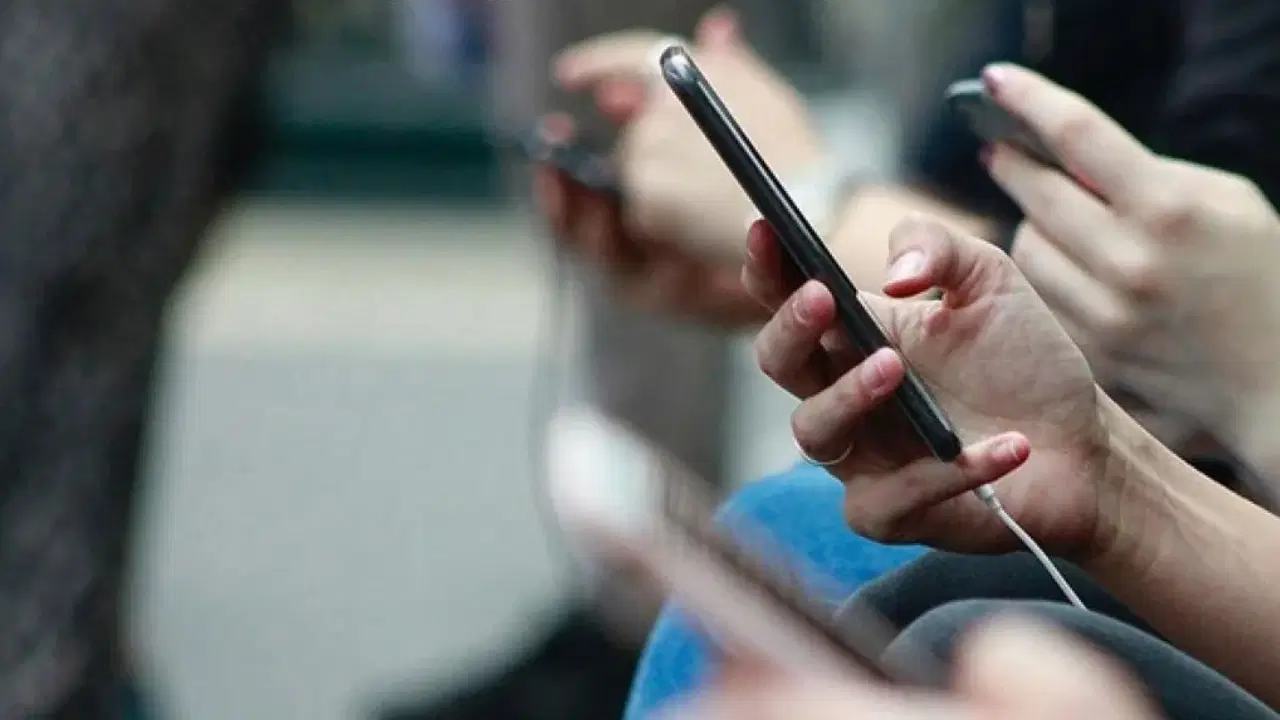 MHP'den üniversiteliler için 'elektronik cihaz' teklifi