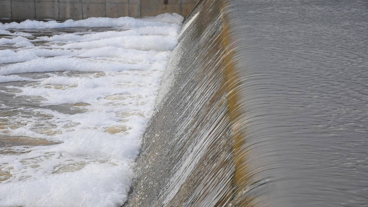 Manisa'da Bağyolu Barajı taştı: Yurttaşlar su salımını izlemeye koştu