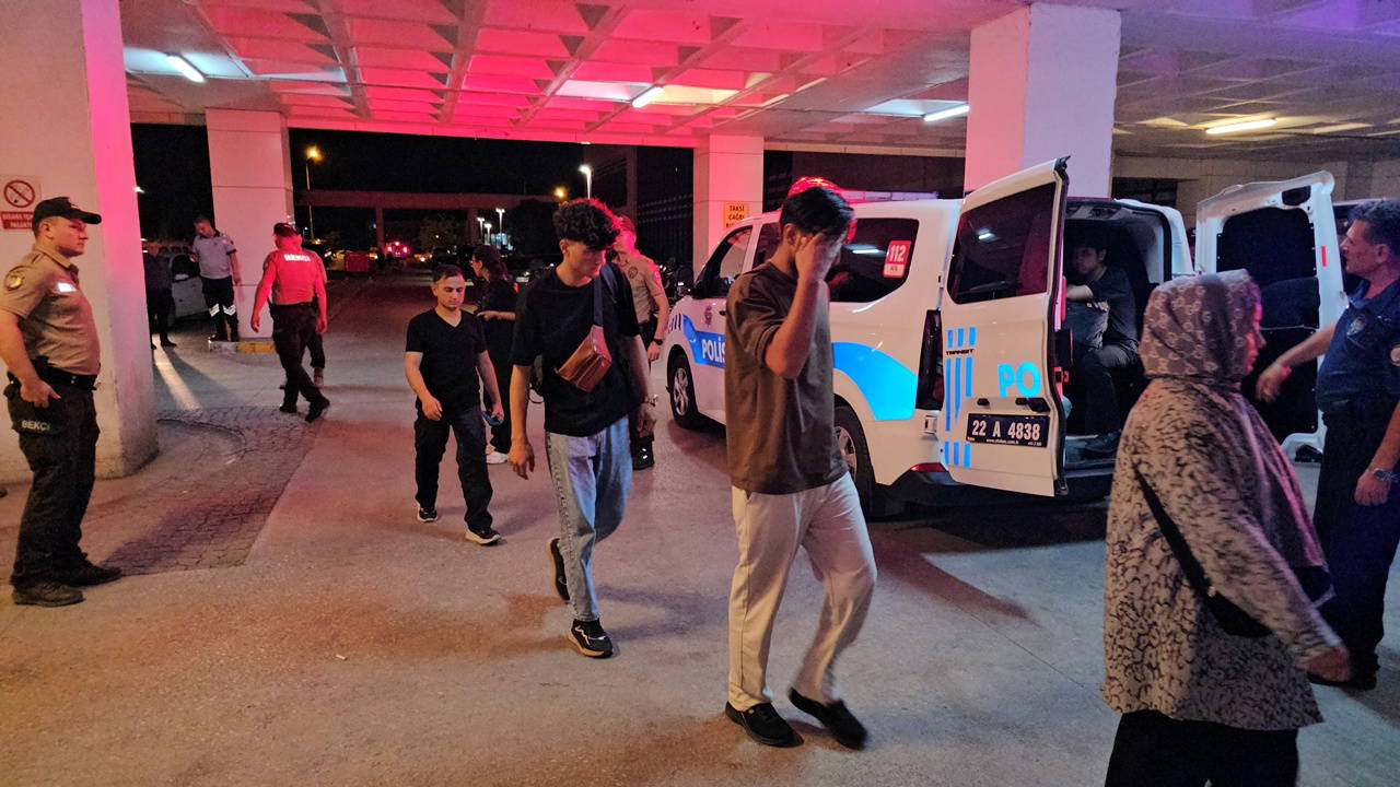 Durdurulan minibüsten 24 kaçak göçmen çıktı