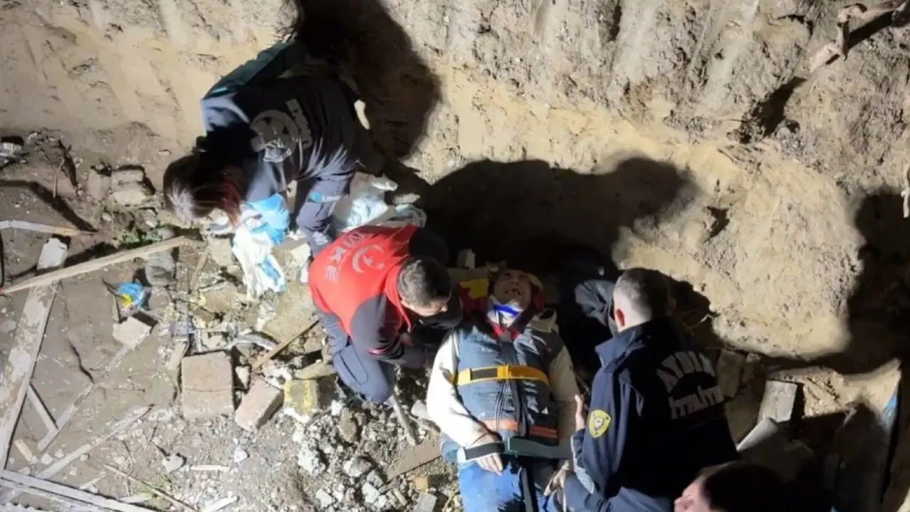 Tuvalet için girdiği inşaatta birinci kattan düştü: Bacakları kırıldı