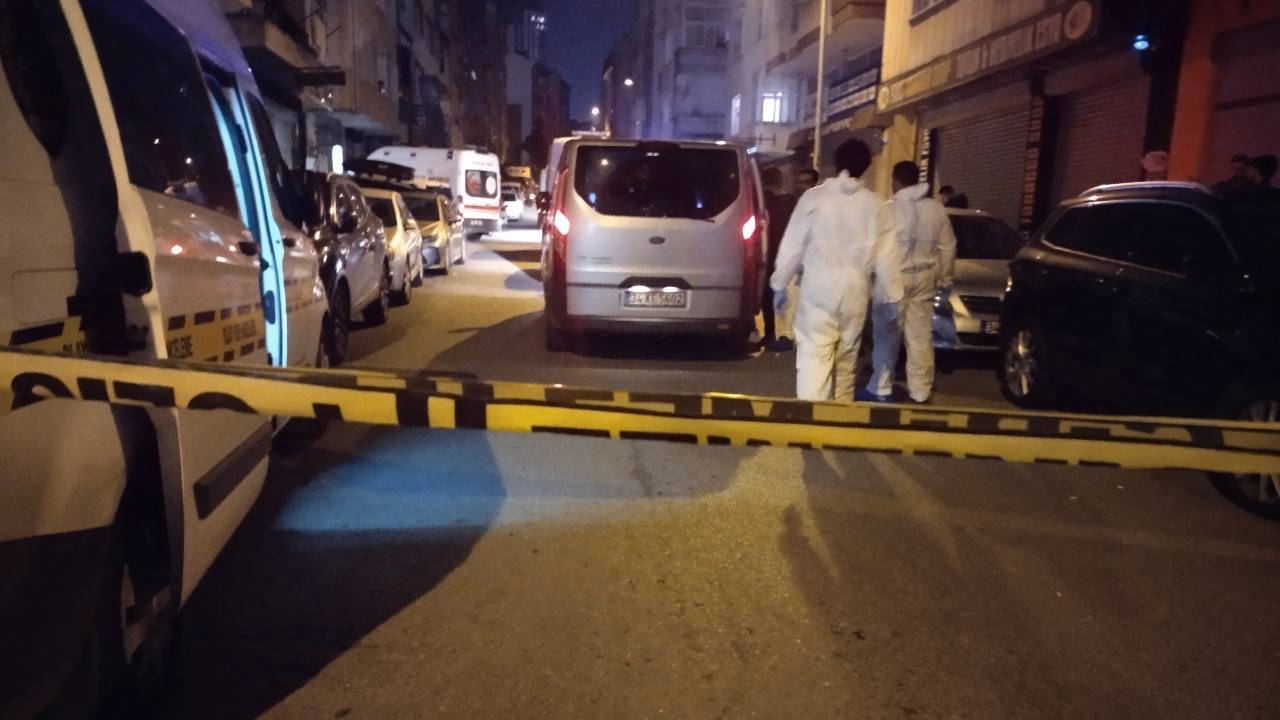 İstanbul'da dehşet... Tartıştığı oğlunu ve kardeşini bıçaklayarak öldürdü!