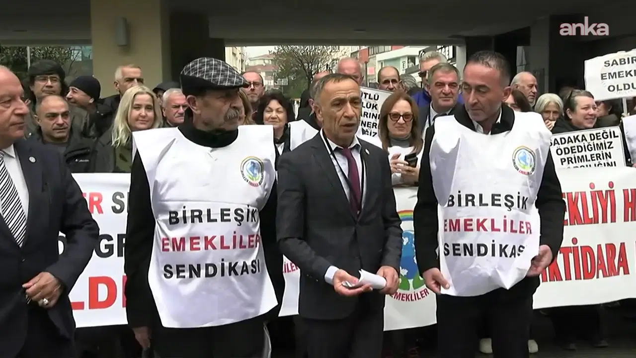 Emekliler, Kartal'dan seslendi: 'Ocakta çay kaşığı ile verdiğinizi şubatta kepçeyle aldınız...'