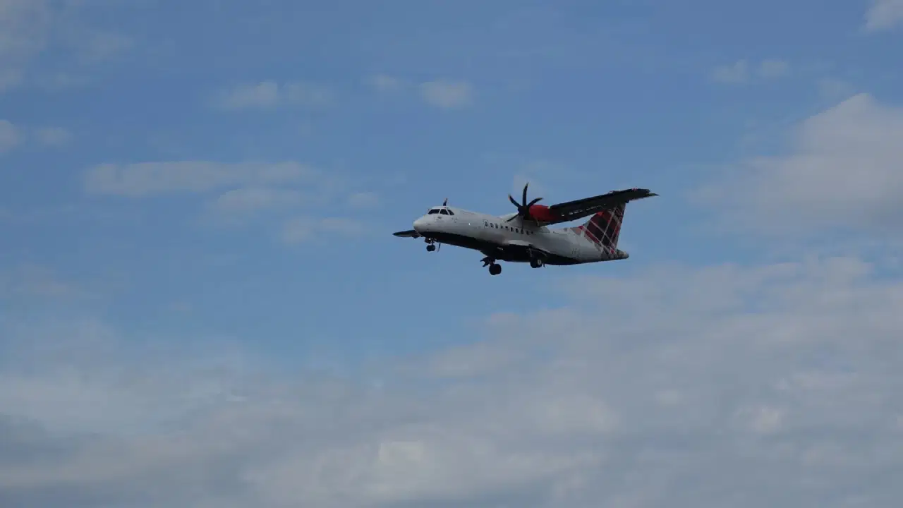 Endonezya’da alarm: 10 kişiyi taşıyan uçak kayboldu