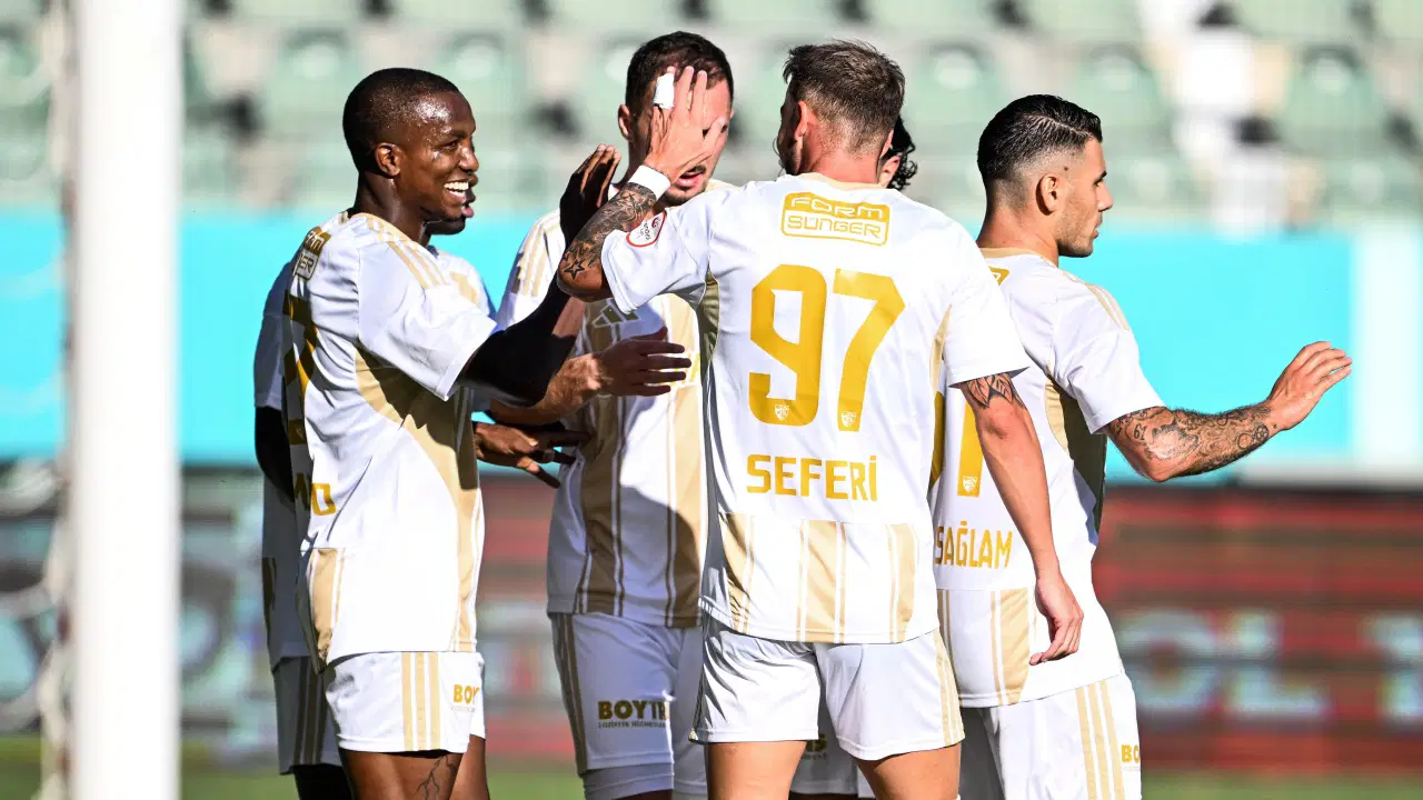 Kayserispor deplasmanda üç puanı 3 golle aldı!
