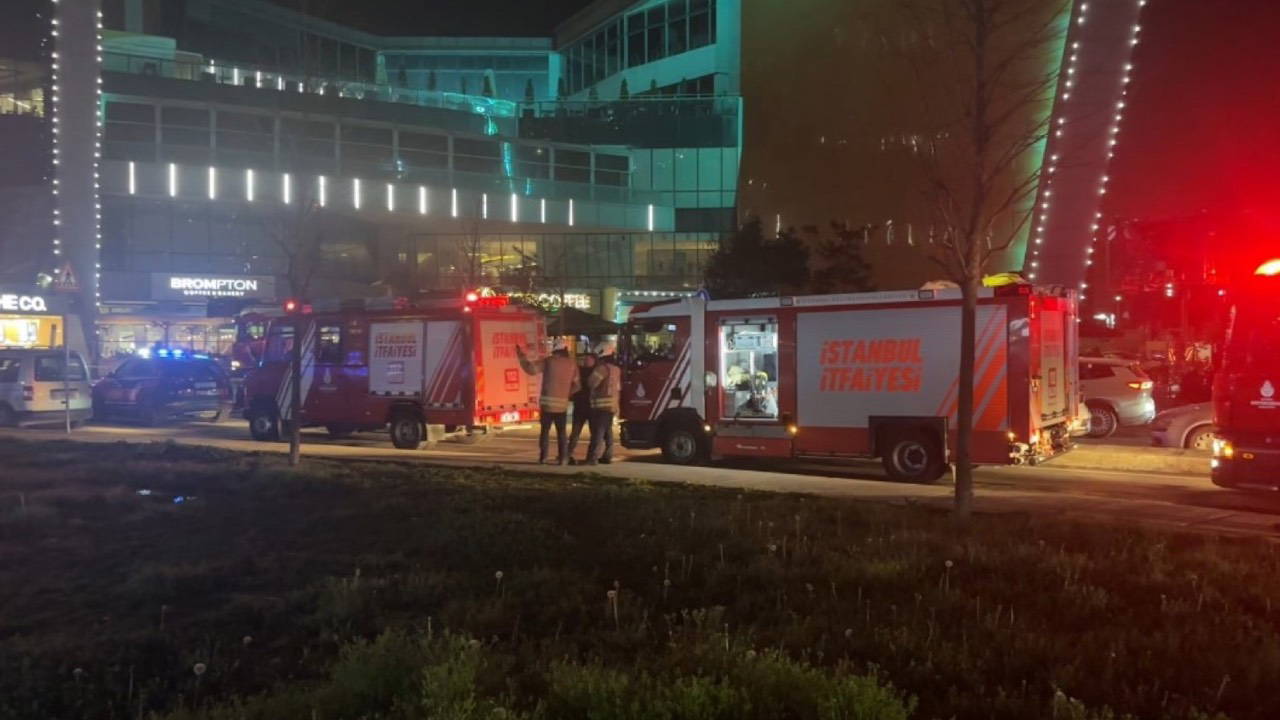 Kağıthane’de alışveriş merkezinde yangın paniği