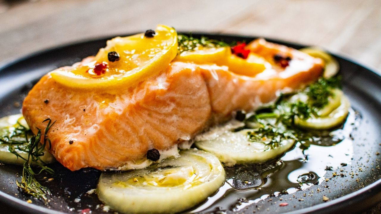 Omega-3 zengini: Somon buğulama tarifi