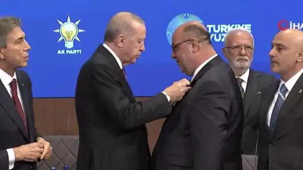 Yeni Bir Dönem Başladı: CHP'li Belediye Eşkırozları AKP'ye Ulaştı