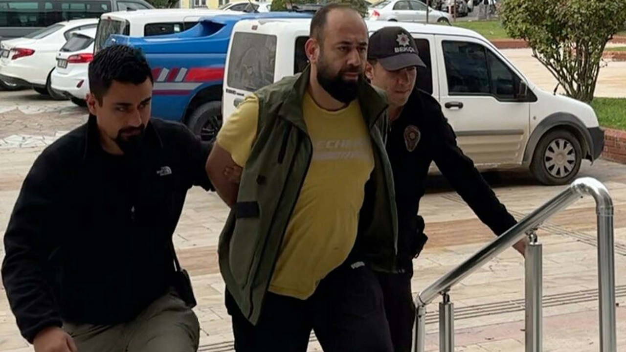 Atatürk'ü anmak için saygı duruşunda bulunanlarla alay eden motosikletliye ev hapsi